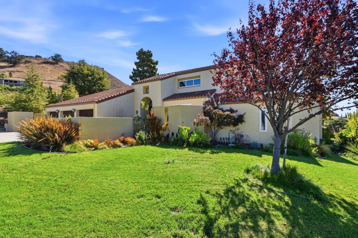 15800 Simoni Drive - Photo 2
