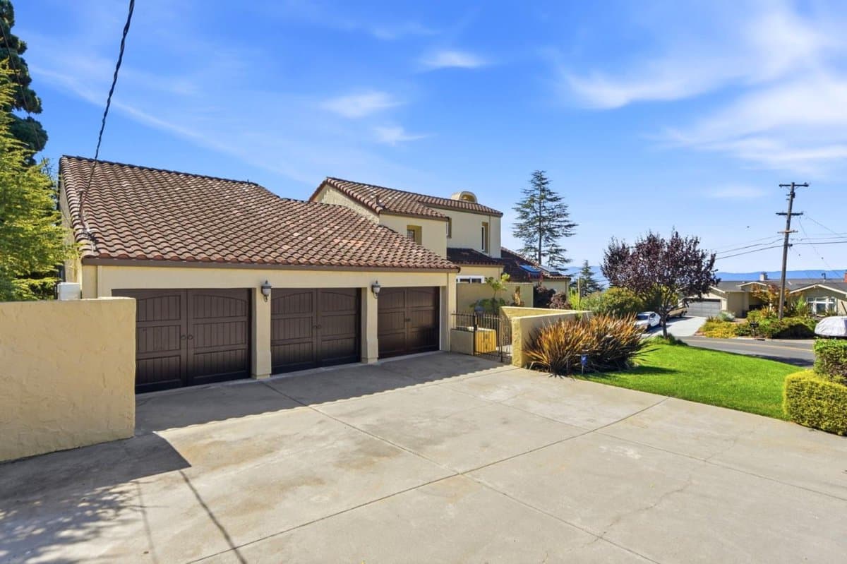 15800 Simoni Drive - Photo 3