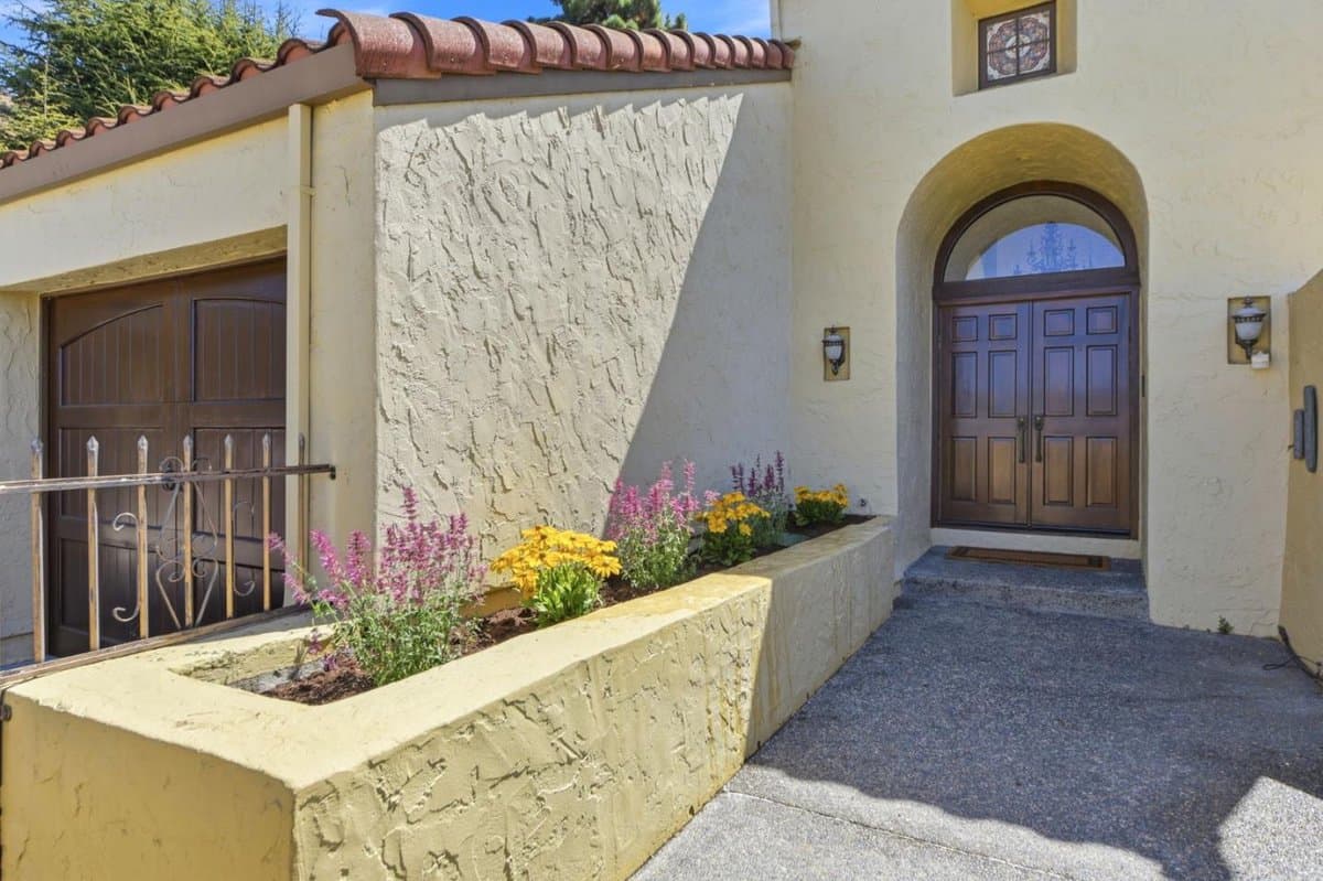 15800 Simoni Drive - Photo 4