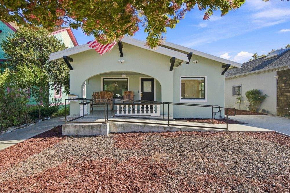 345 6th Street - Photo 1