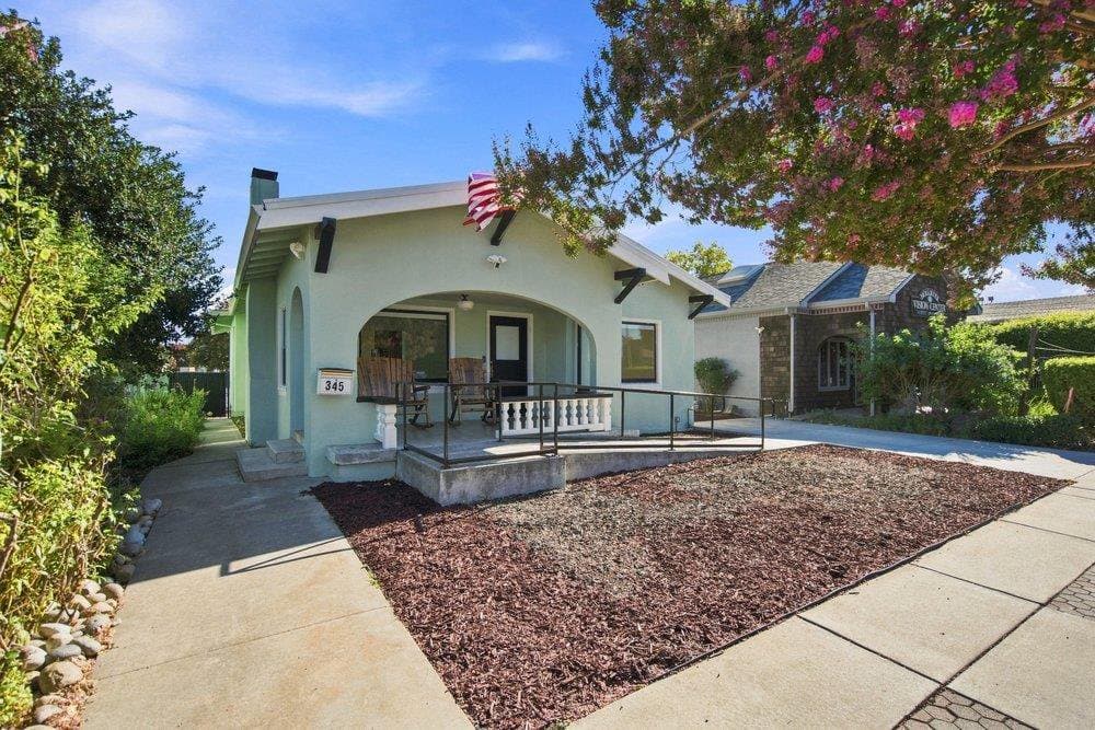 345 6th Street - Photo 2