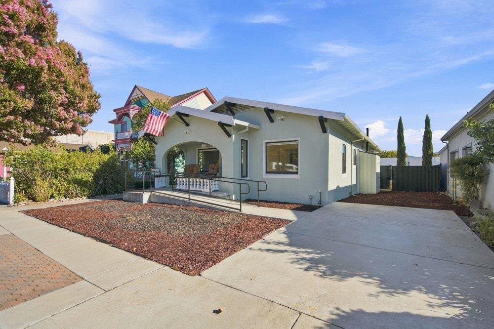 345 6th Street - Photo 3