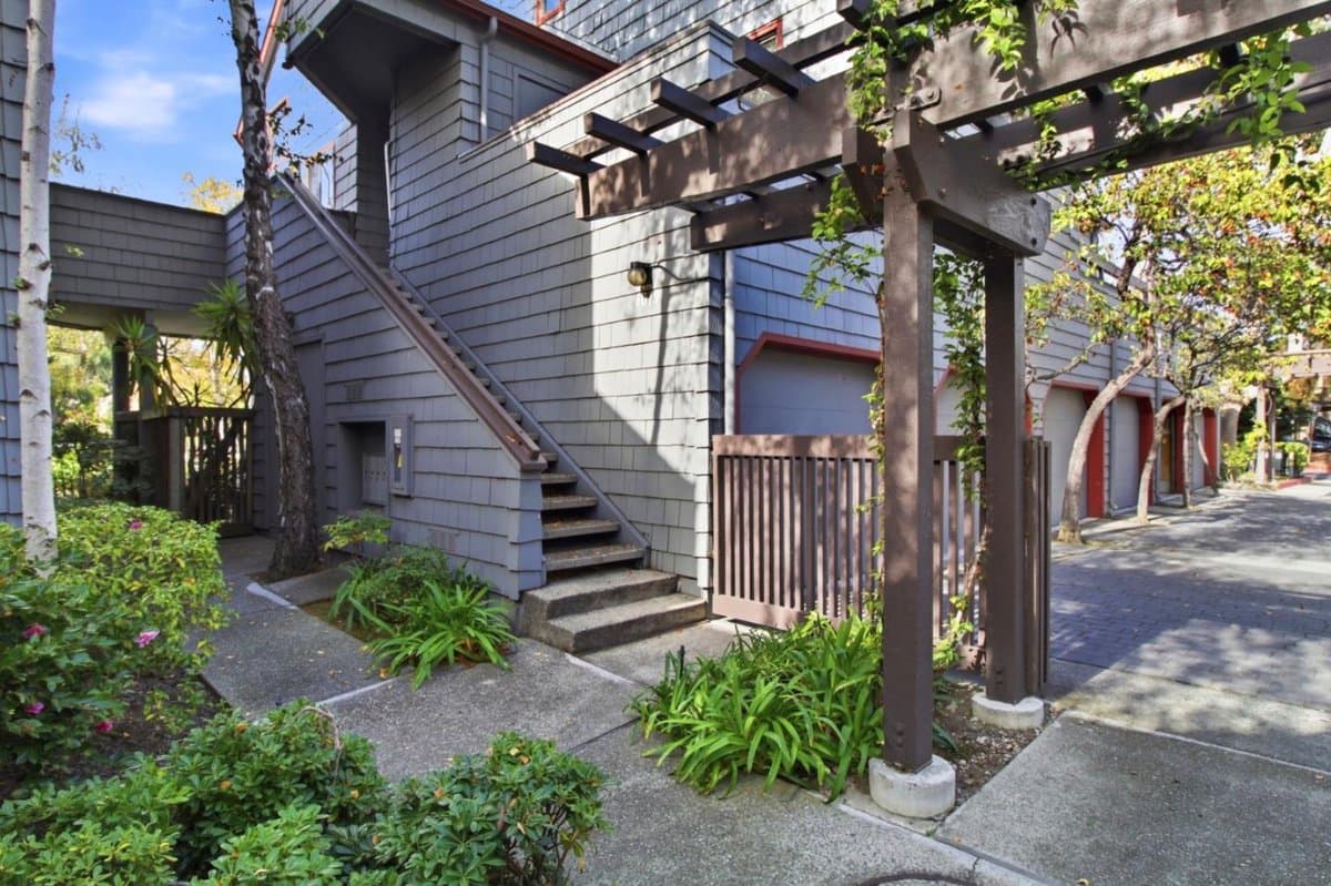 1019 Shoreline Drive - Photo 1