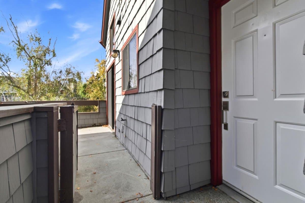 1019 Shoreline Drive - Photo 2