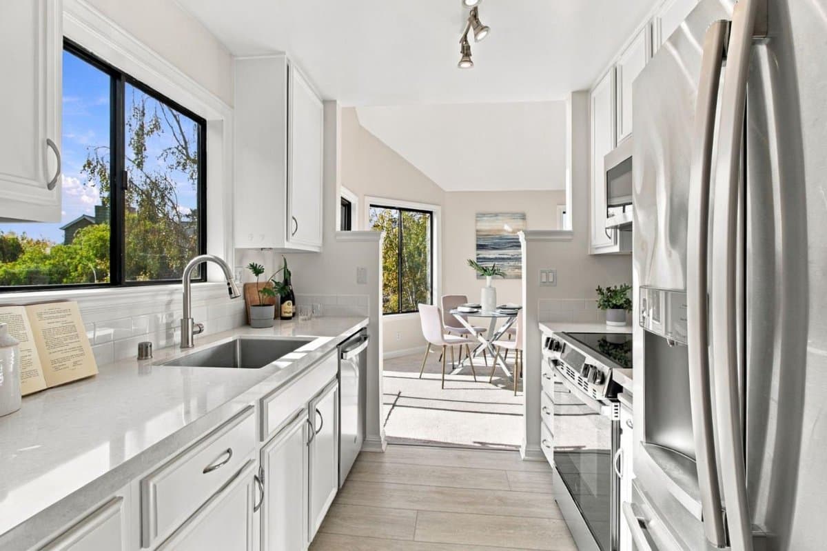 1019 Shoreline Drive - Photo 5