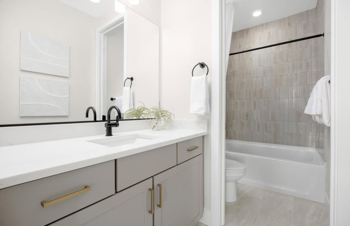 1361 Lilac Avenue - Photo 4