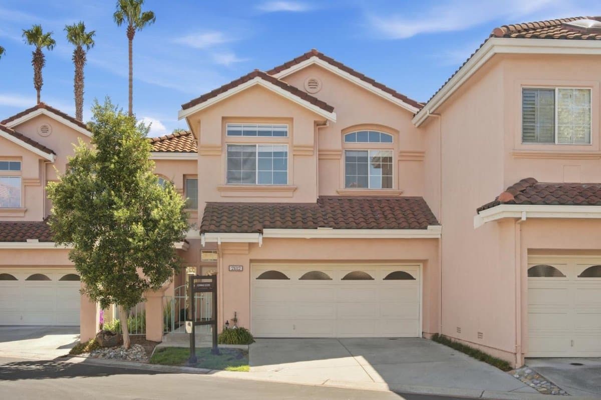2112 Vizcaya Way - Photo 1