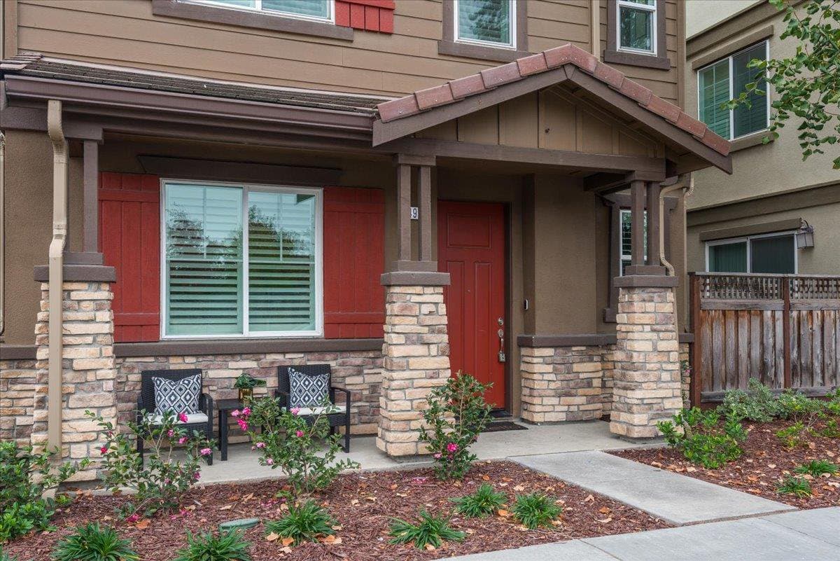 24995 Huntwood Avenue - Photo 2