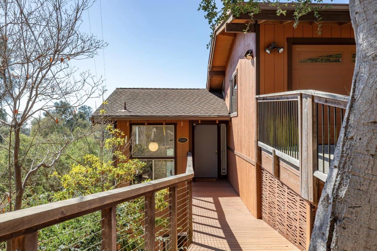 546 Monterey Drive - Photo 2