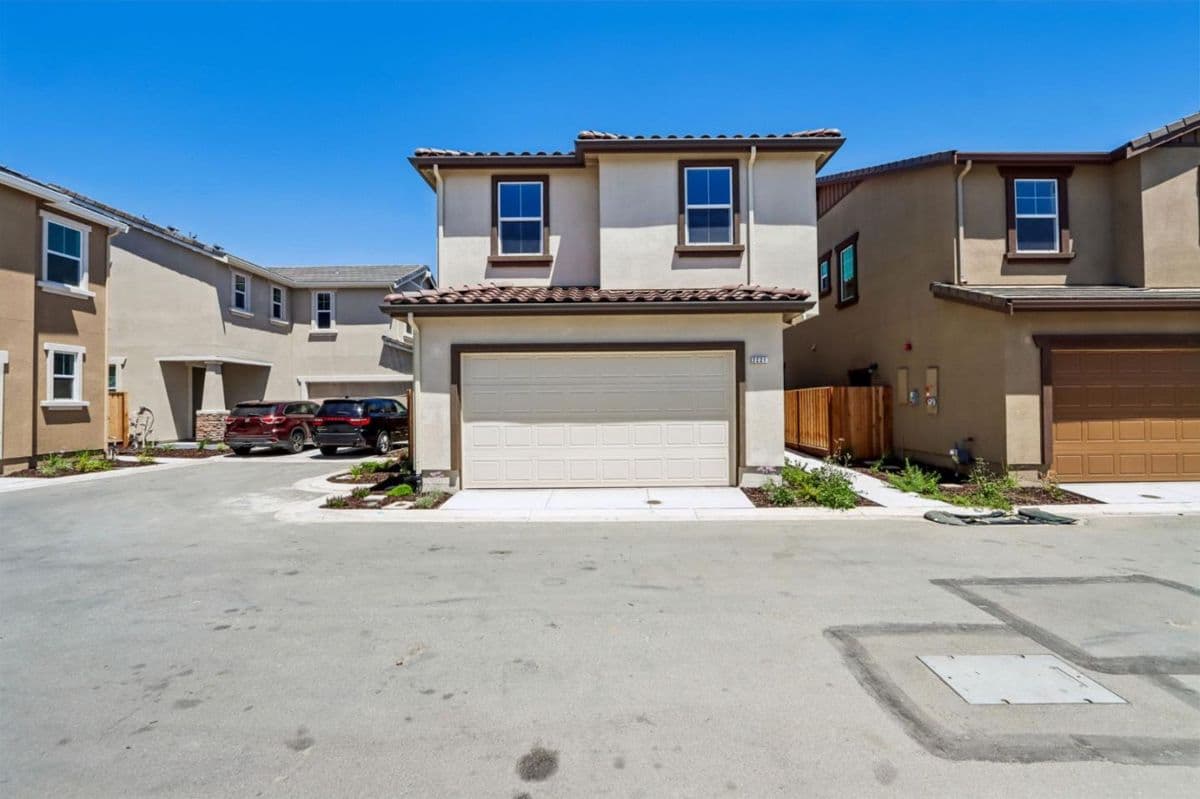 2221 Daisy Drive - Photo 2