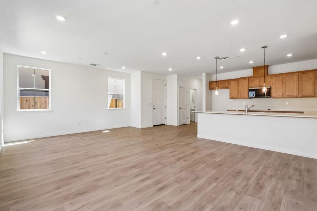 2221 Daisy Drive - Photo 4