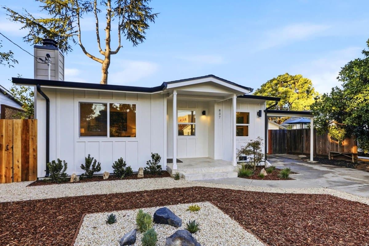 837 DWIGHT Avenue - Photo 1