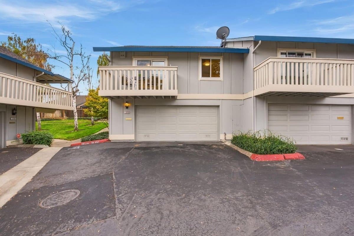 1396 Cherrywood Square - Photo 2