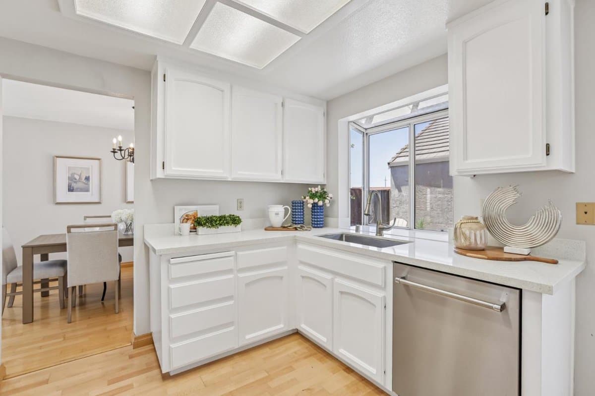 1562 Clampett Way - Photo 4