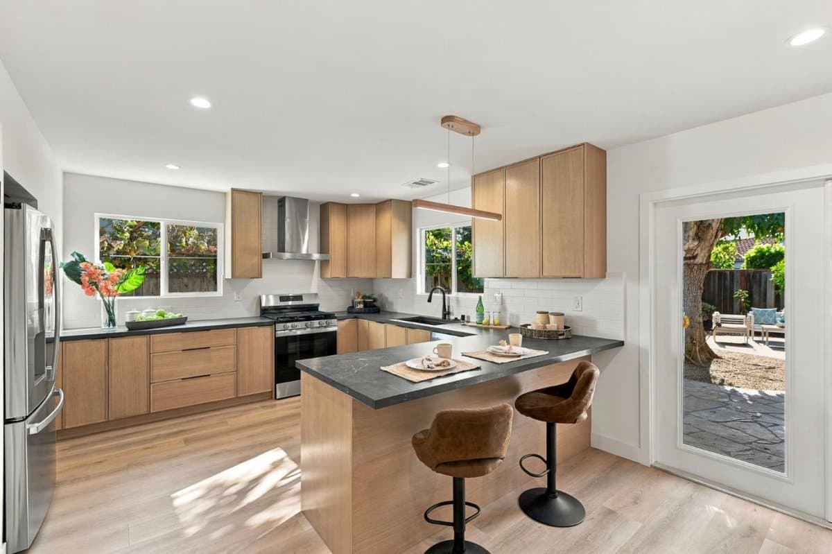 376 North Cypress Avenue - Photo 4