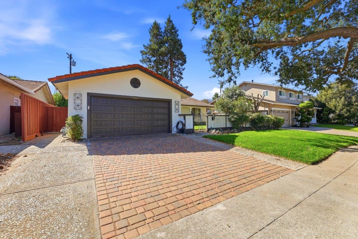 1054 Timber crest Drive - Photo 2