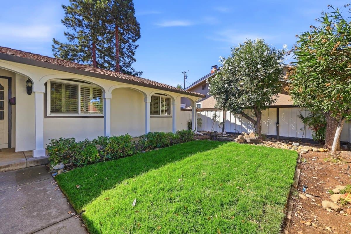 1054 Timber crest Drive - Photo 3