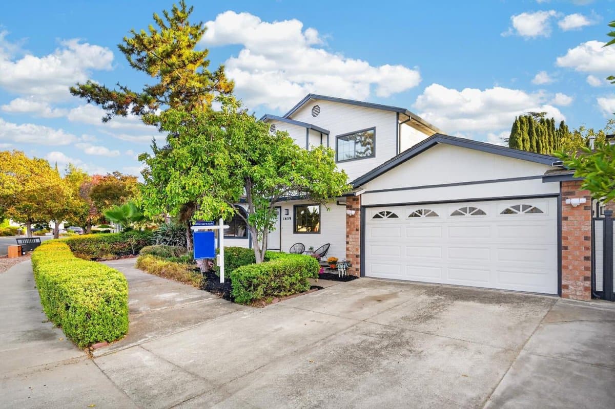 1459 Goldenlake Road - Photo 4