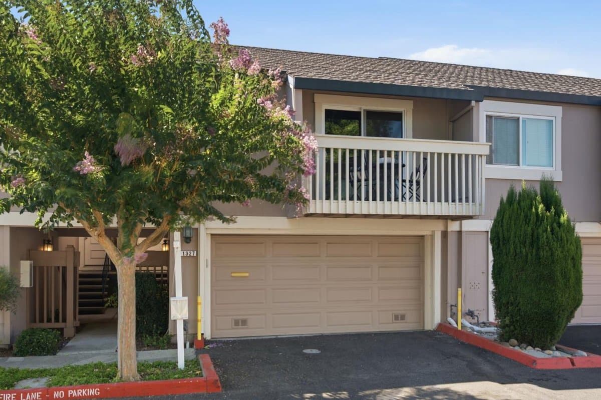 1327 Merrivale West Square - Photo 2