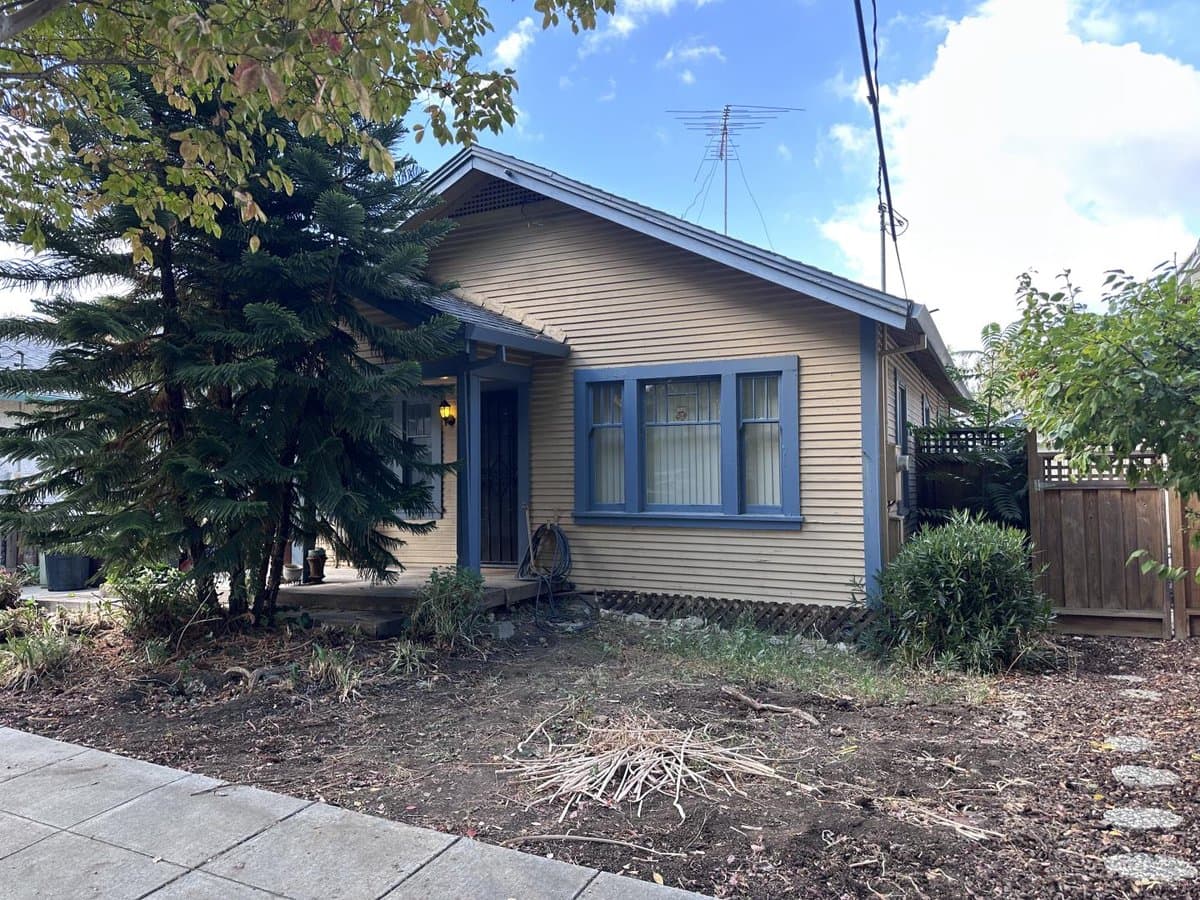 979 Longley Avenue - Photo 2