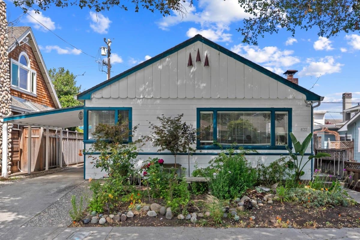 622 Sunset Drive - Photo 2