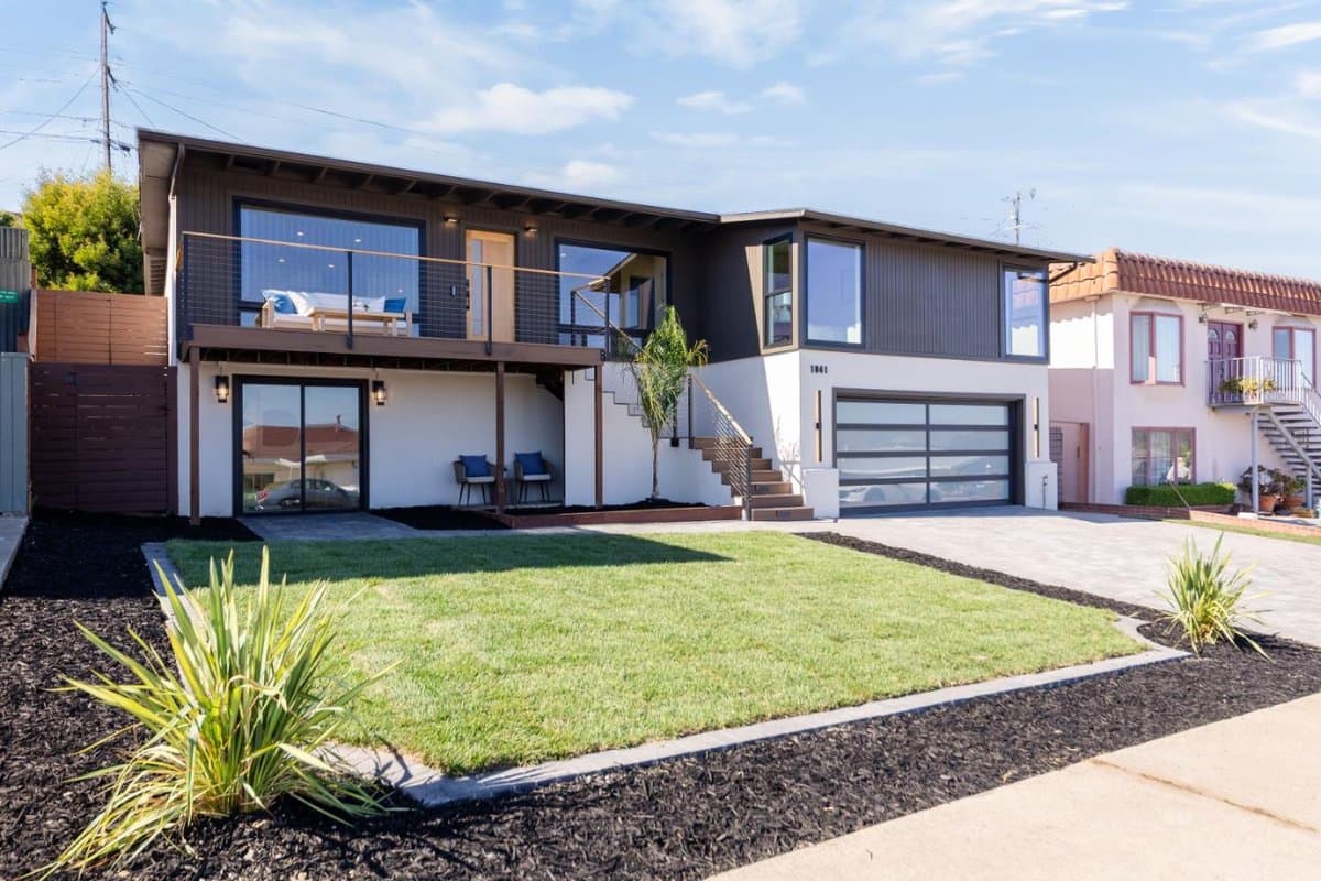1041 Crestview Drive - Photo 3