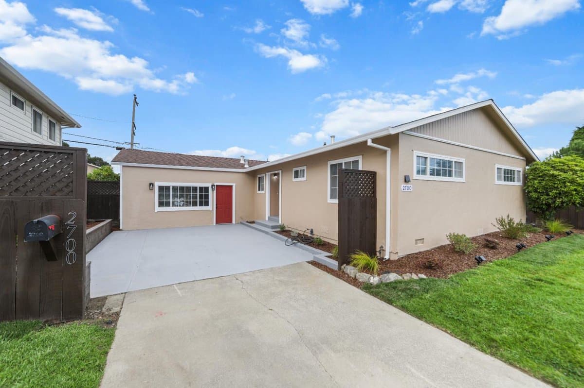 2700 Rollingwood Drive - Photo 2