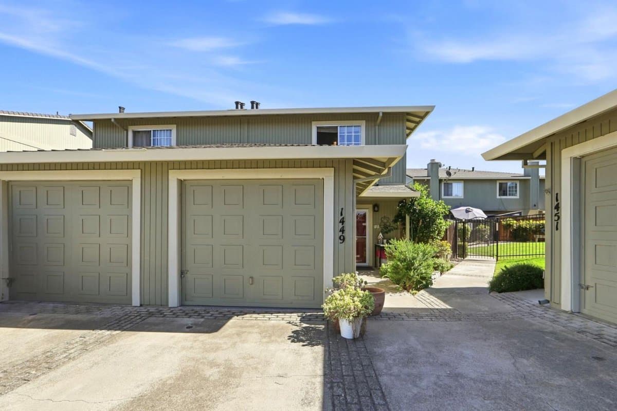 1449 Squire Court - Photo 2