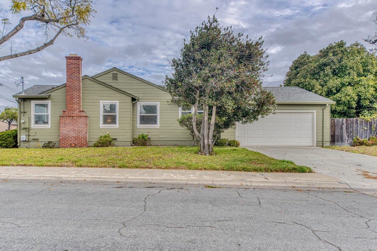 929 Capistrano Drive - Photo 2
