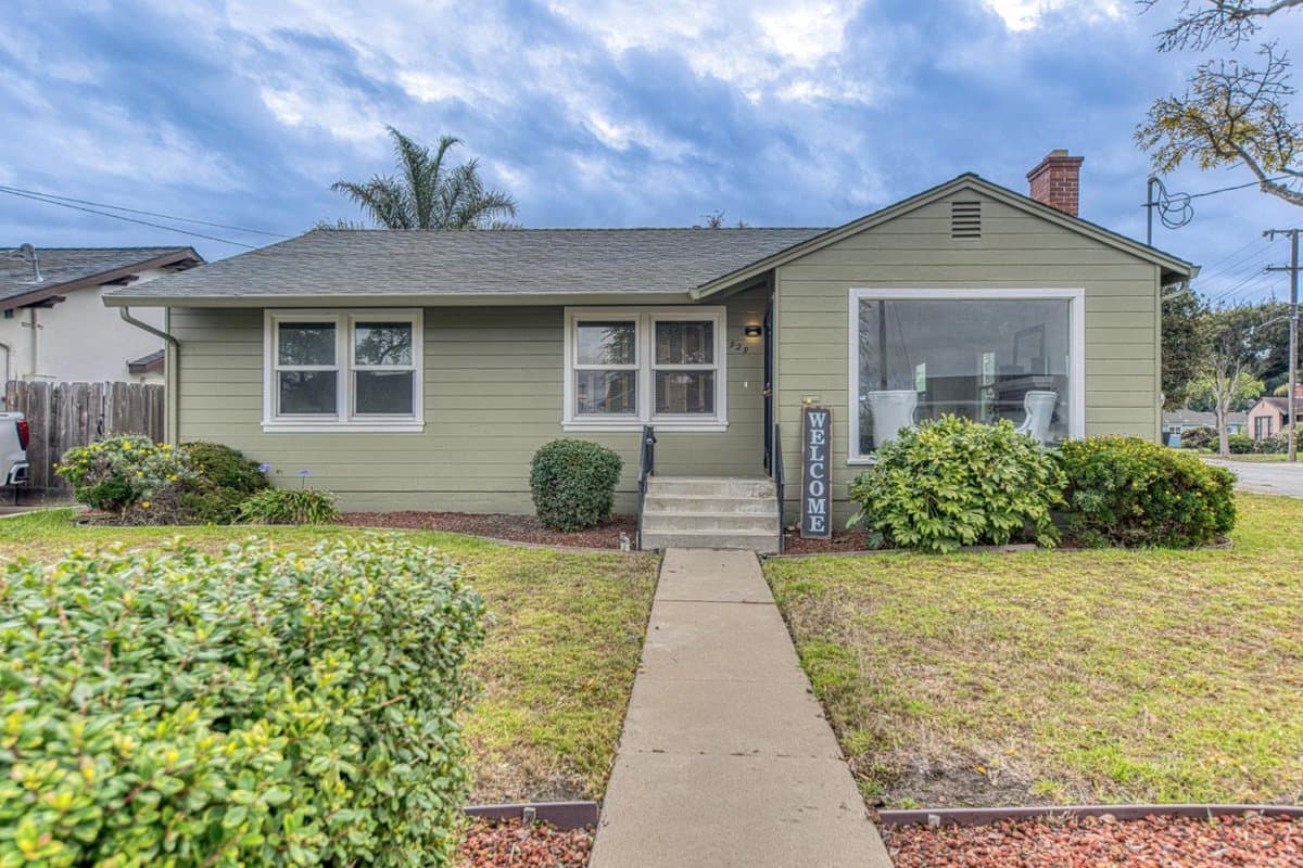 929 Capistrano Drive - Photo 3