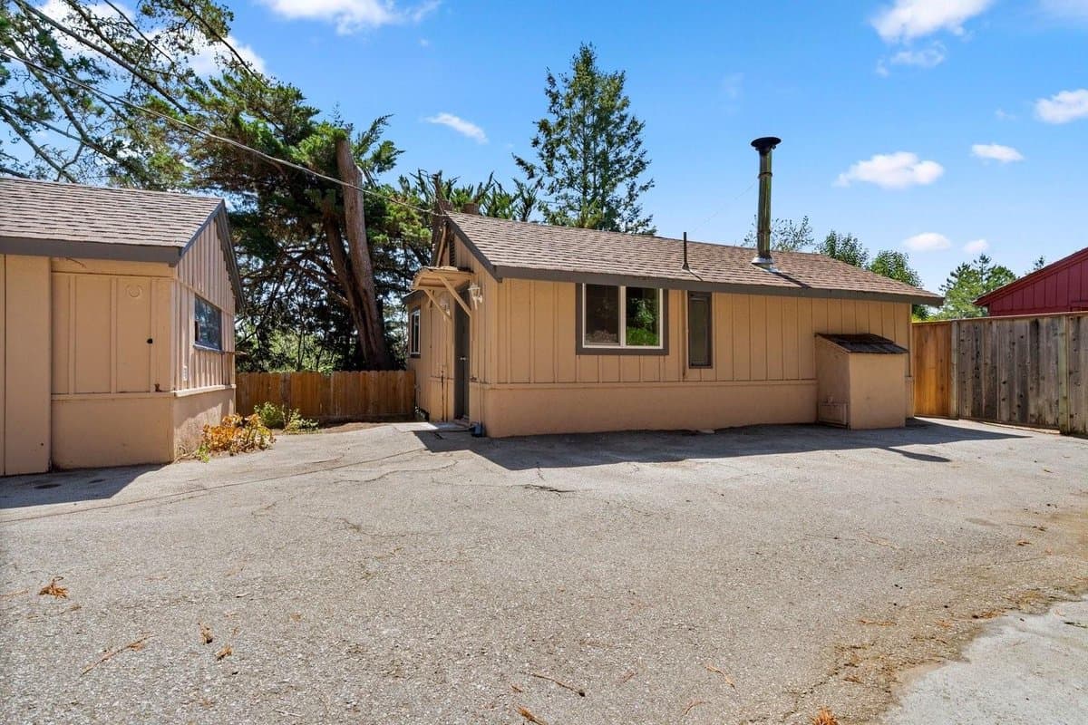 603 Hacienda Drive - Photo 3