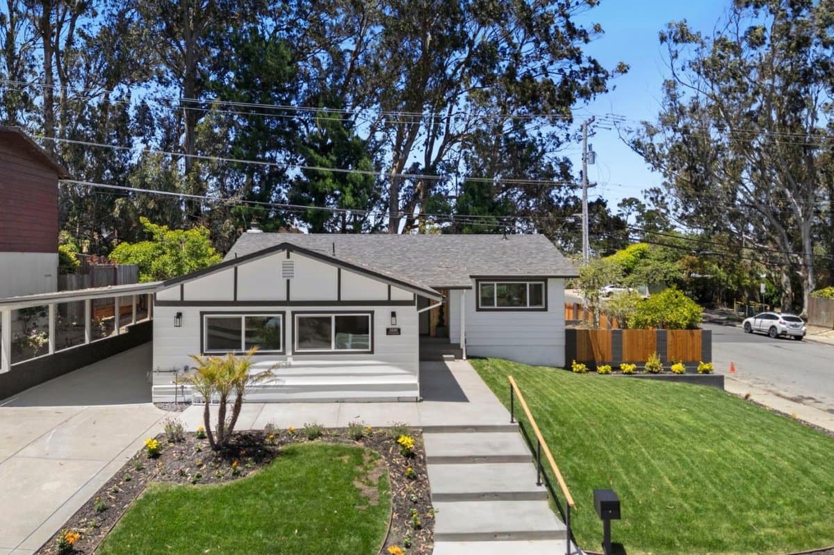 2600 Evergreen Drive - Photo 3