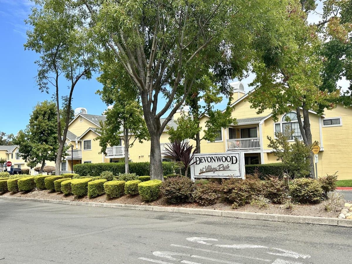 1108 Devonwood - Photo 2
