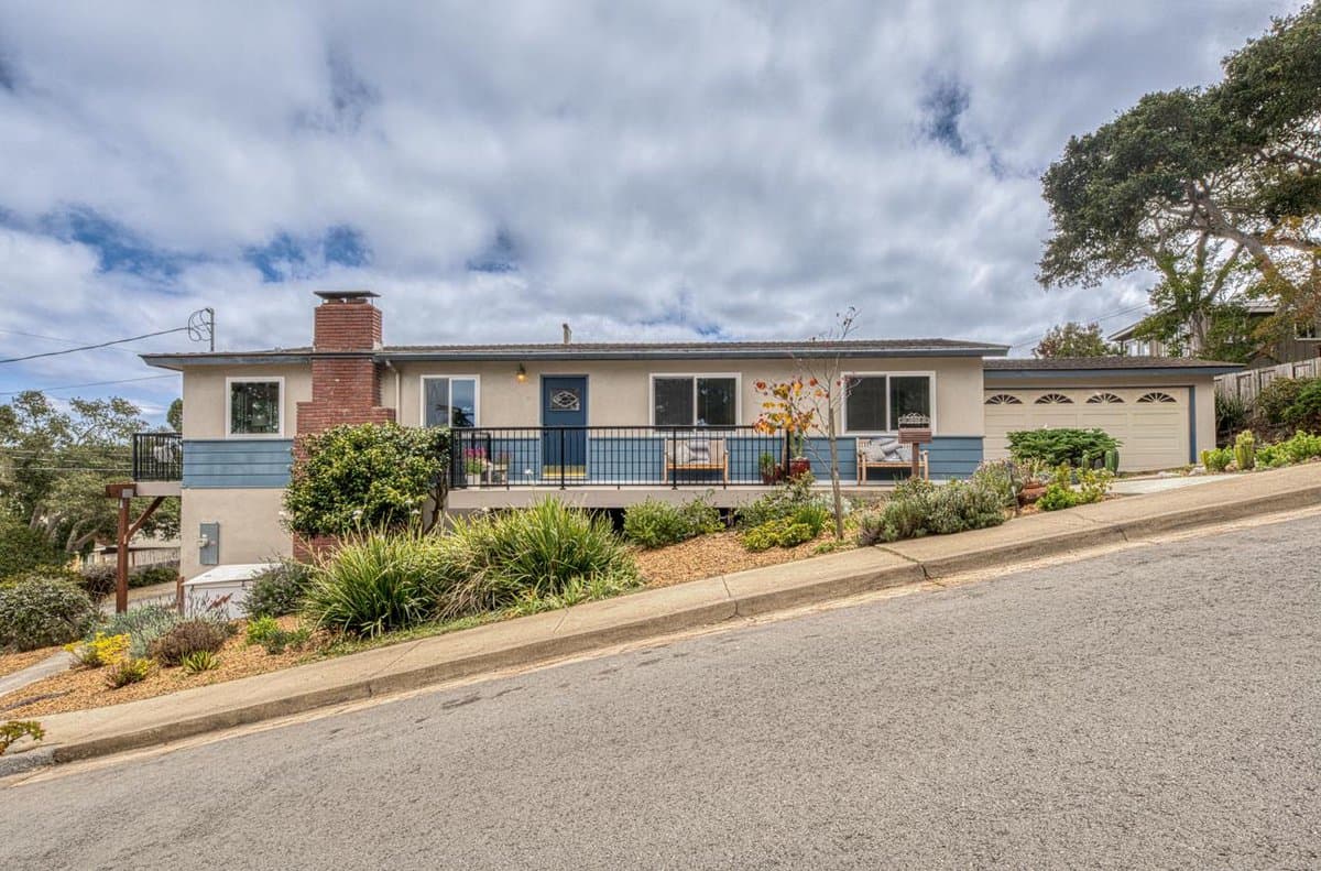 1321 Hoffman Avenue - Photo 2