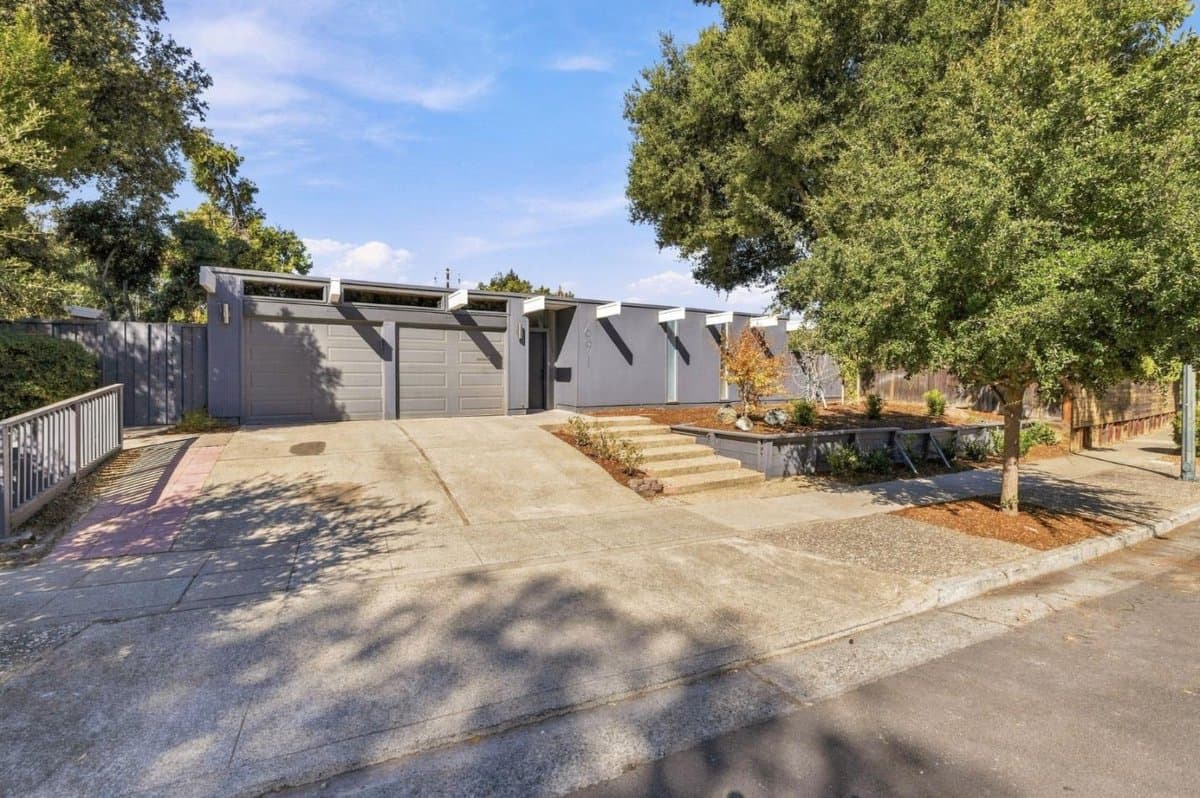 691 Sheraton Drive - Photo 2