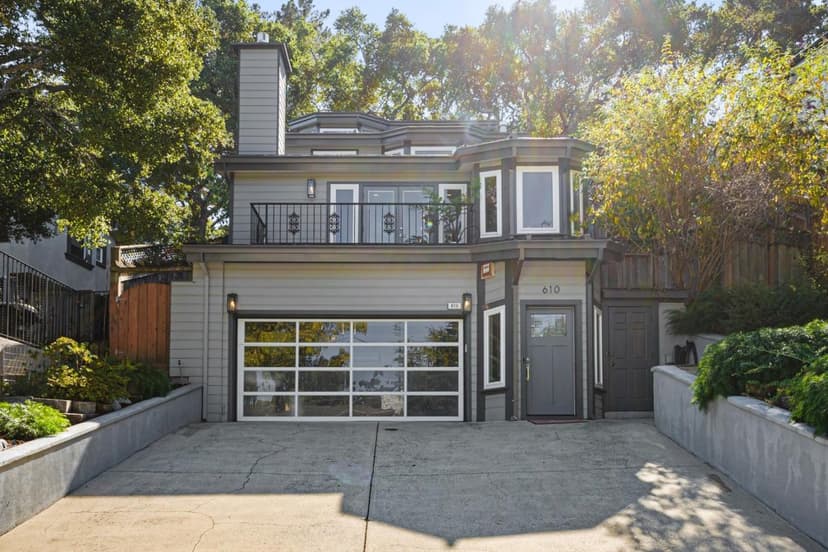 610 Lakeview Way - Photo 1 of 8