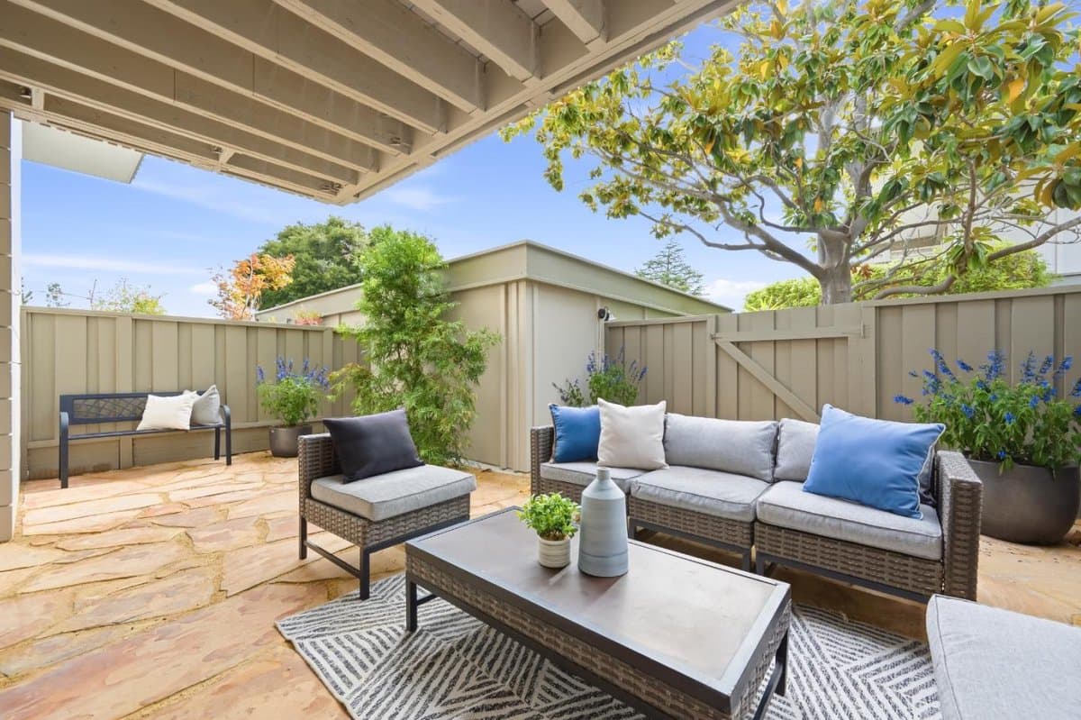 30 Los Altos Square - Photo 2