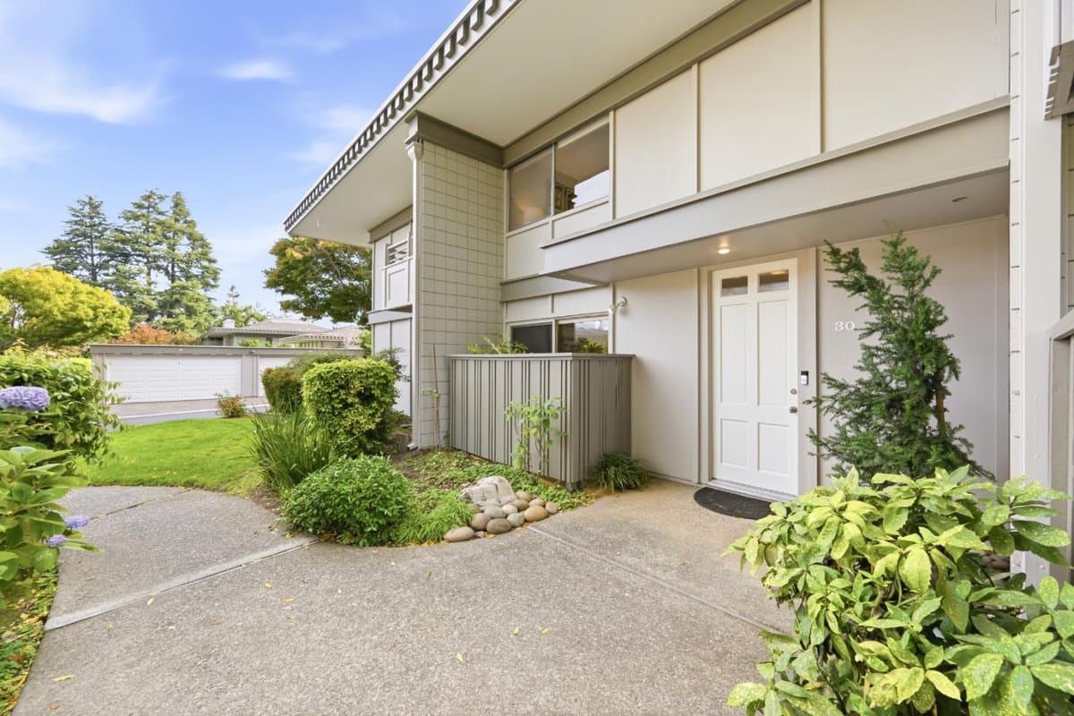 30 Los Altos Square - Photo 3