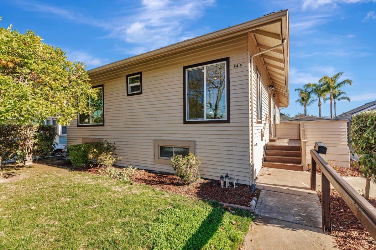 543 Monroe Street - Photo 2