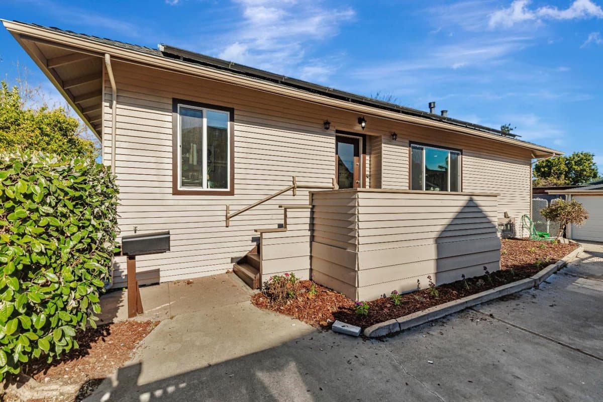 543 Monroe Street - Photo 3