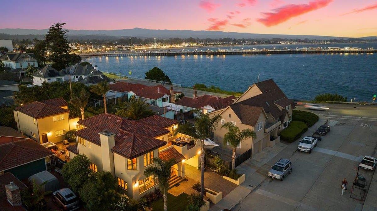 116 Monterey Street - Photo 2