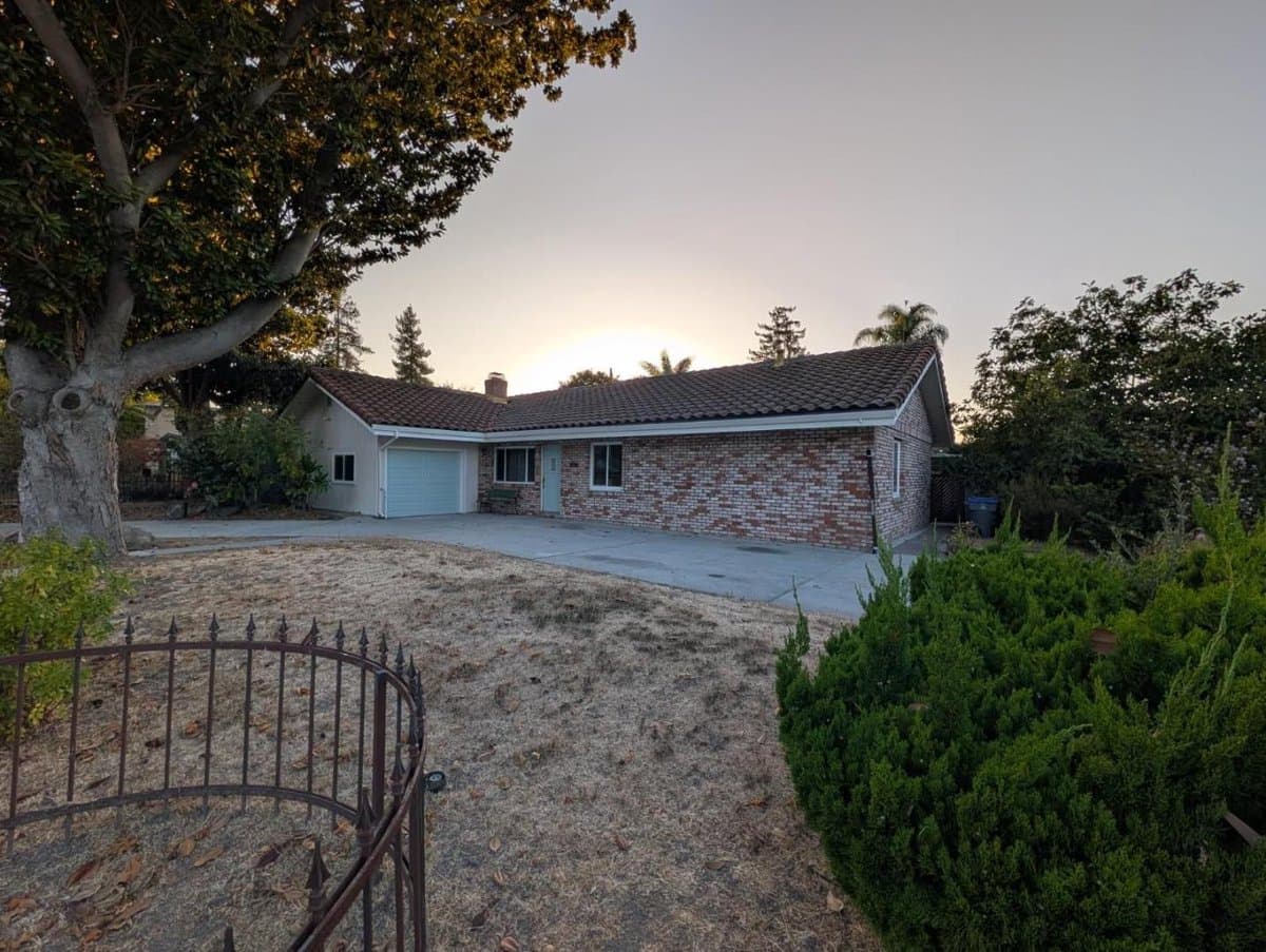 290 North Rengstorff Avenue - Photo 3