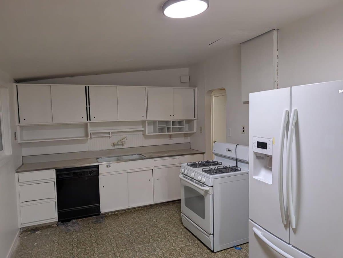 290 North Rengstorff Avenue - Photo 5