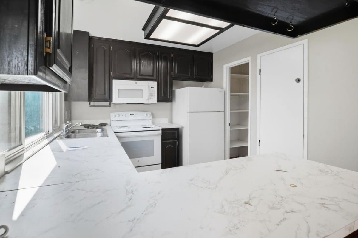 2386 Baltic Court - Photo 5