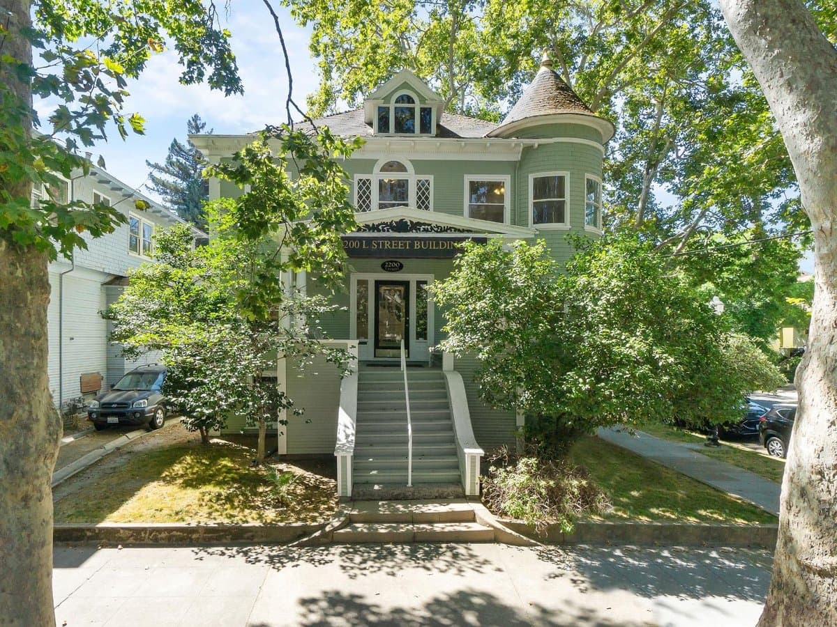 2200 L Street - Photo 1