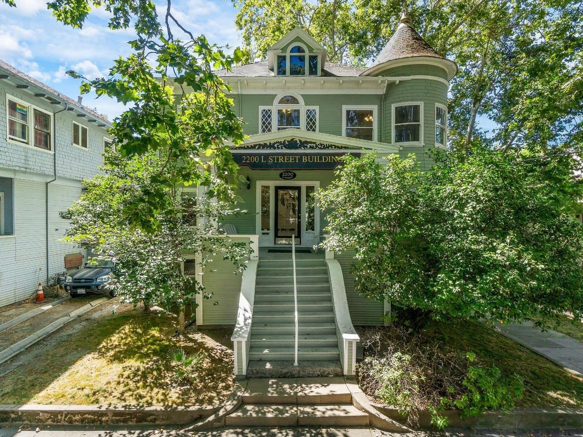 2200 L Street - Photo 2