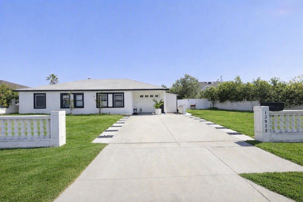 13928 Gardenland Avenue - Photo 1