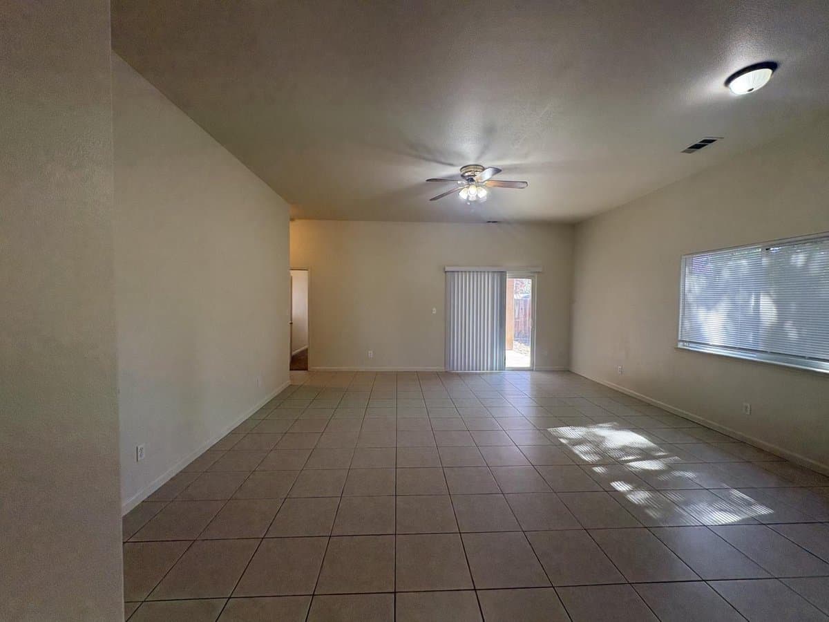 2962 Westminster Court - Photo 4