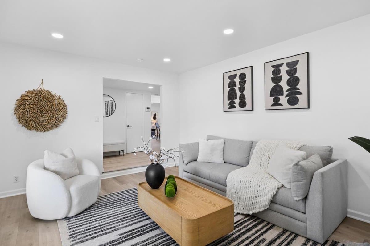 3158 Balmoral Drive - Photo 3