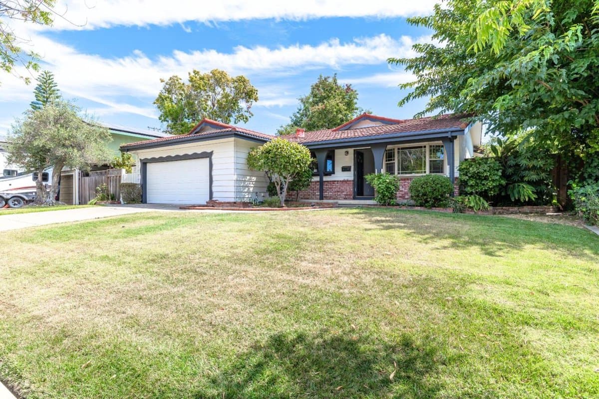 3370 Suncrest Avenue - Photo 2